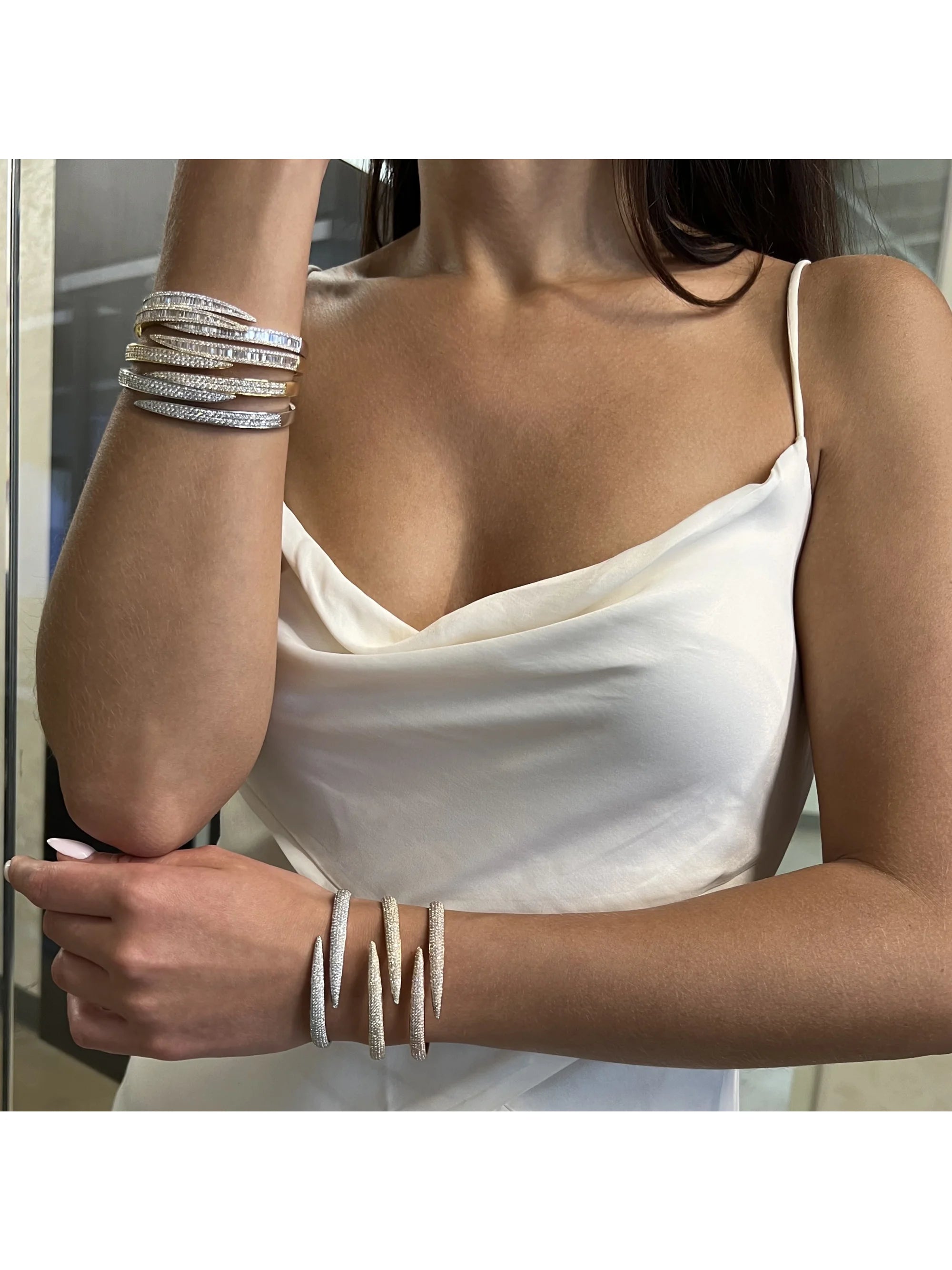 18K White Gold Diamond Bangle Bracelet V3268