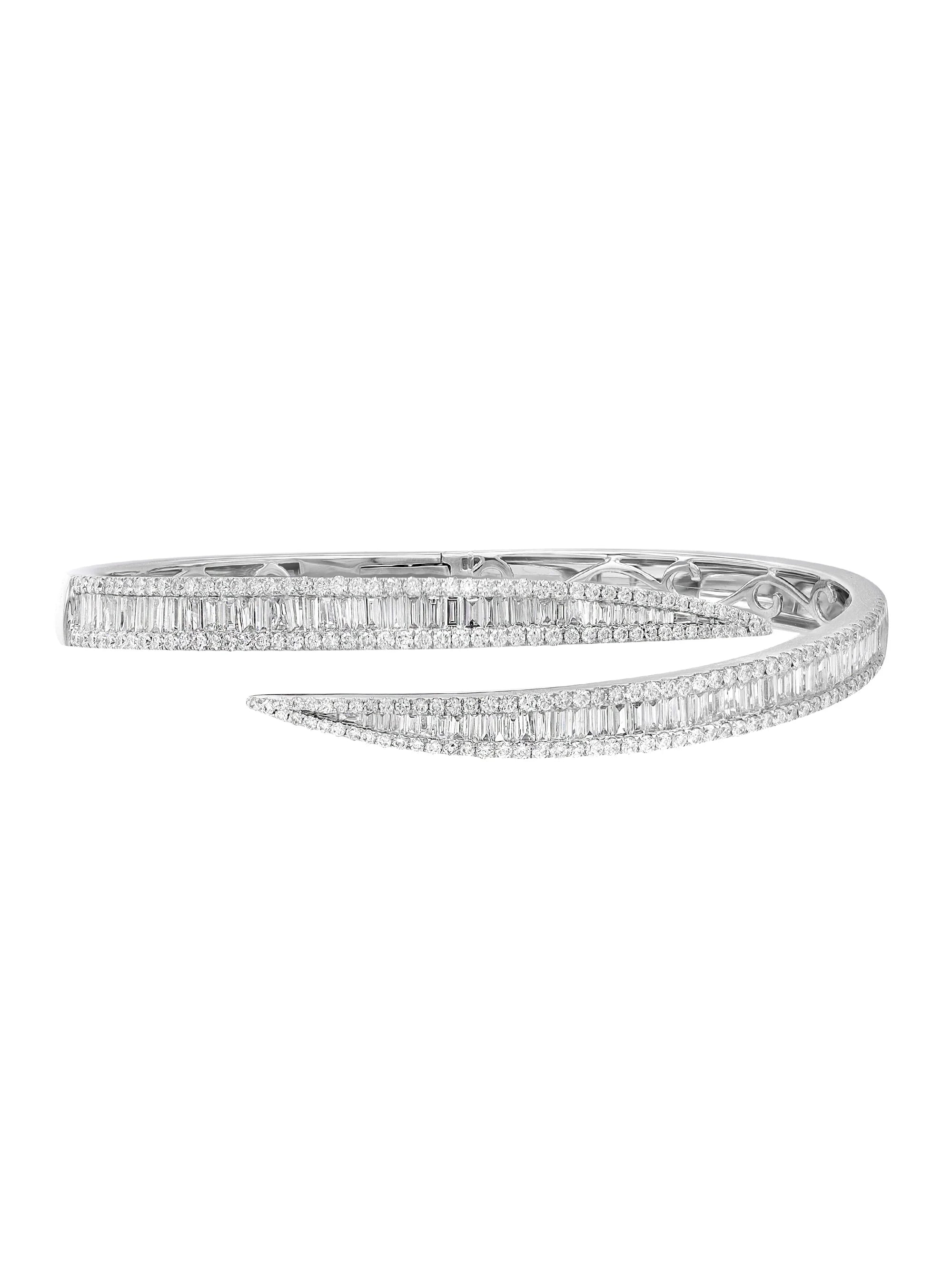 18K White Gold Diamond Bangle Bracelet V3268