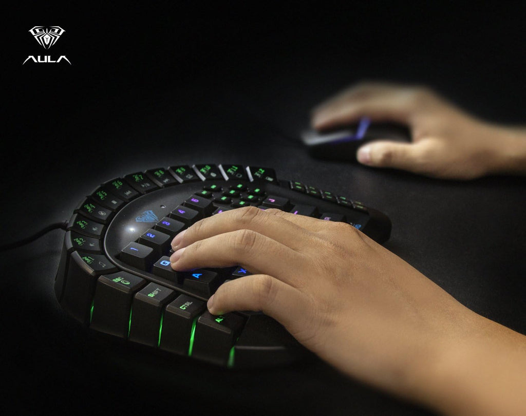 One Handed Mechanical Gaming Keyboard with Blue Switches and RGB Backlit Effects T579655