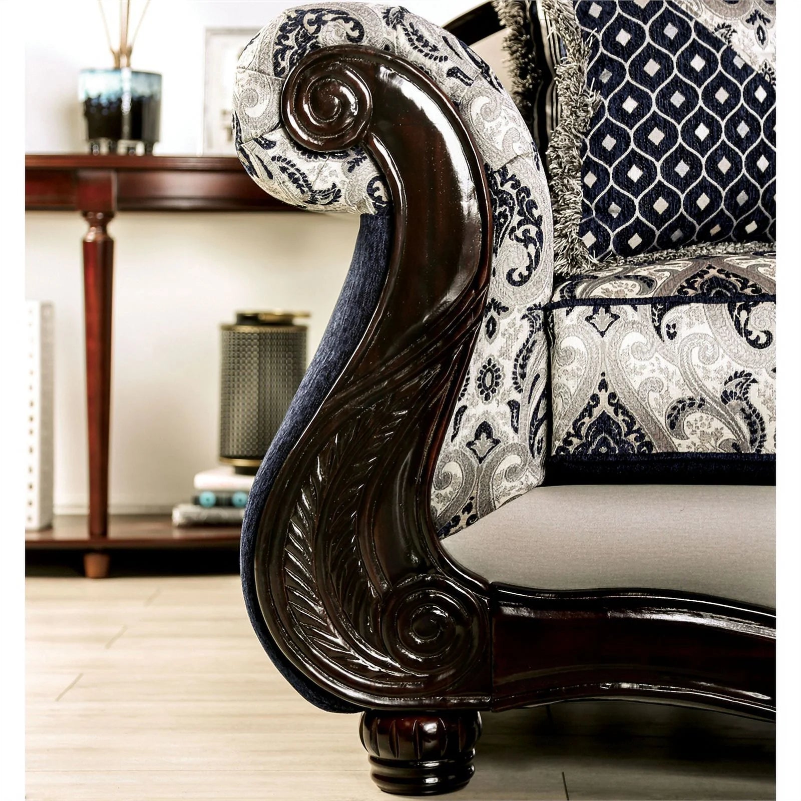 Chenille Upholstered Loveseat with Pillows in Silver L233