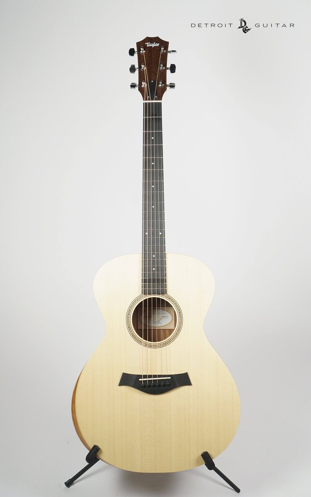 Grand Concert Acoustic Guitar O462