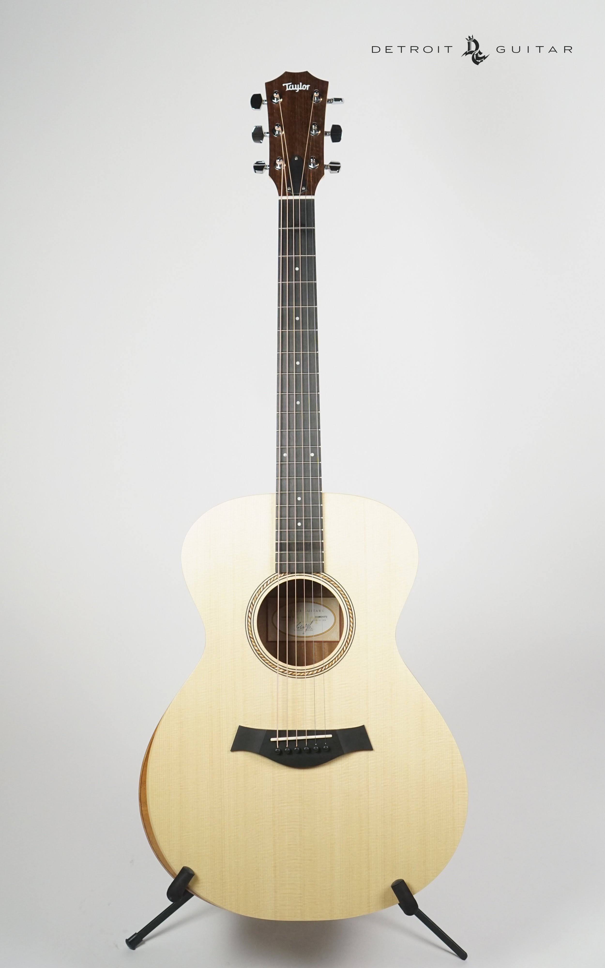 Grand Concert Acoustic Guitar O462