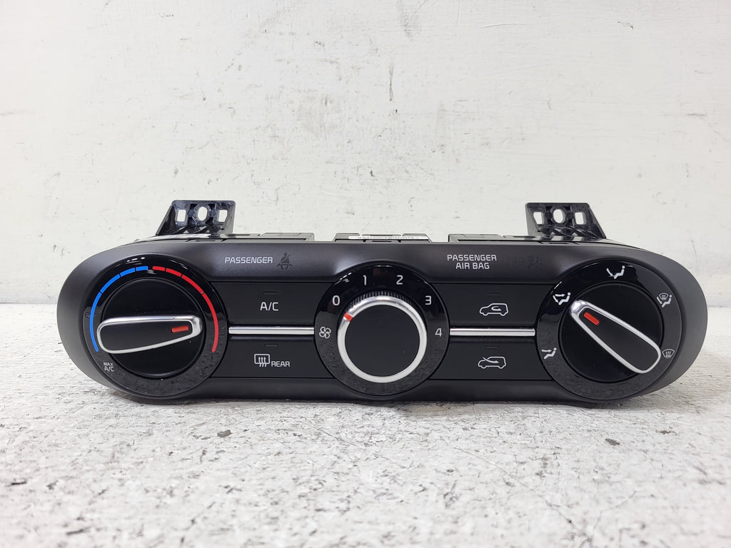 Pre-Owned Kia Soul A/C Heat Temperature Control Unit D707