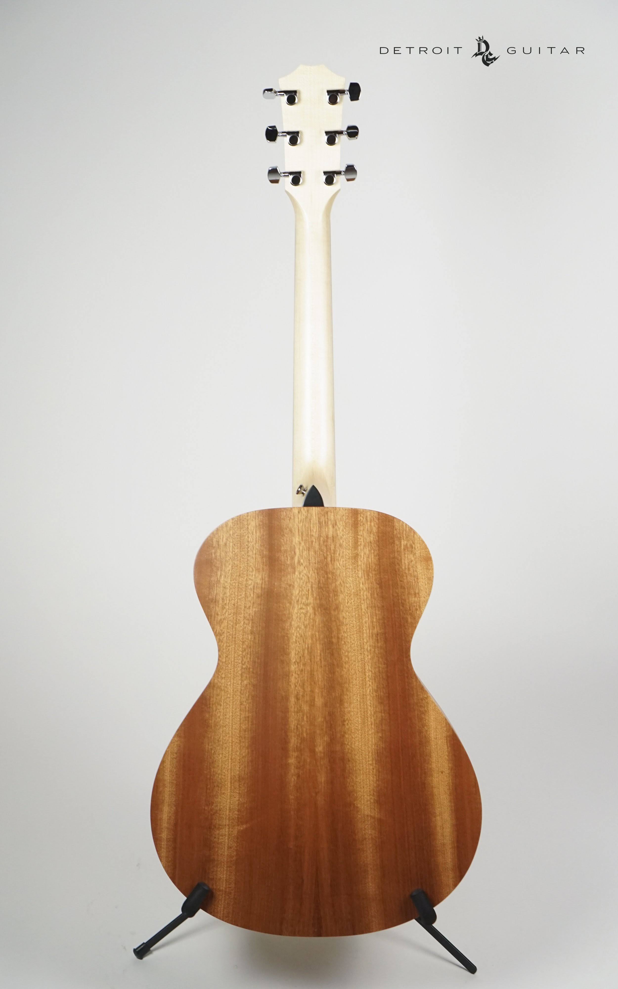 Grand Concert Acoustic Guitar O462