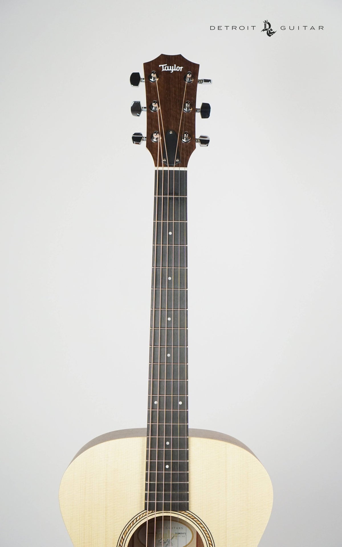 Grand Concert Acoustic Guitar O462