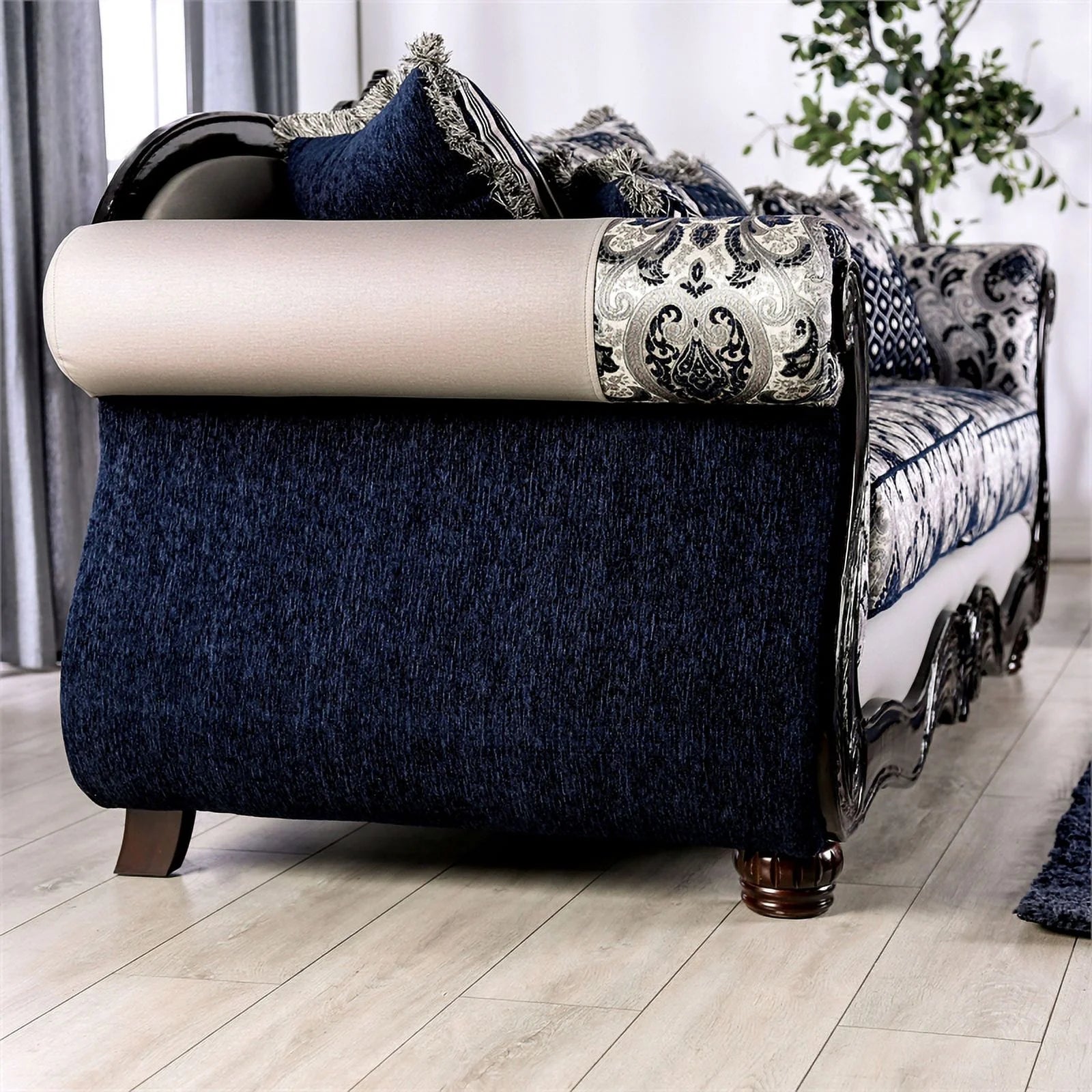 Chenille Upholstered Loveseat with Pillows in Silver L233